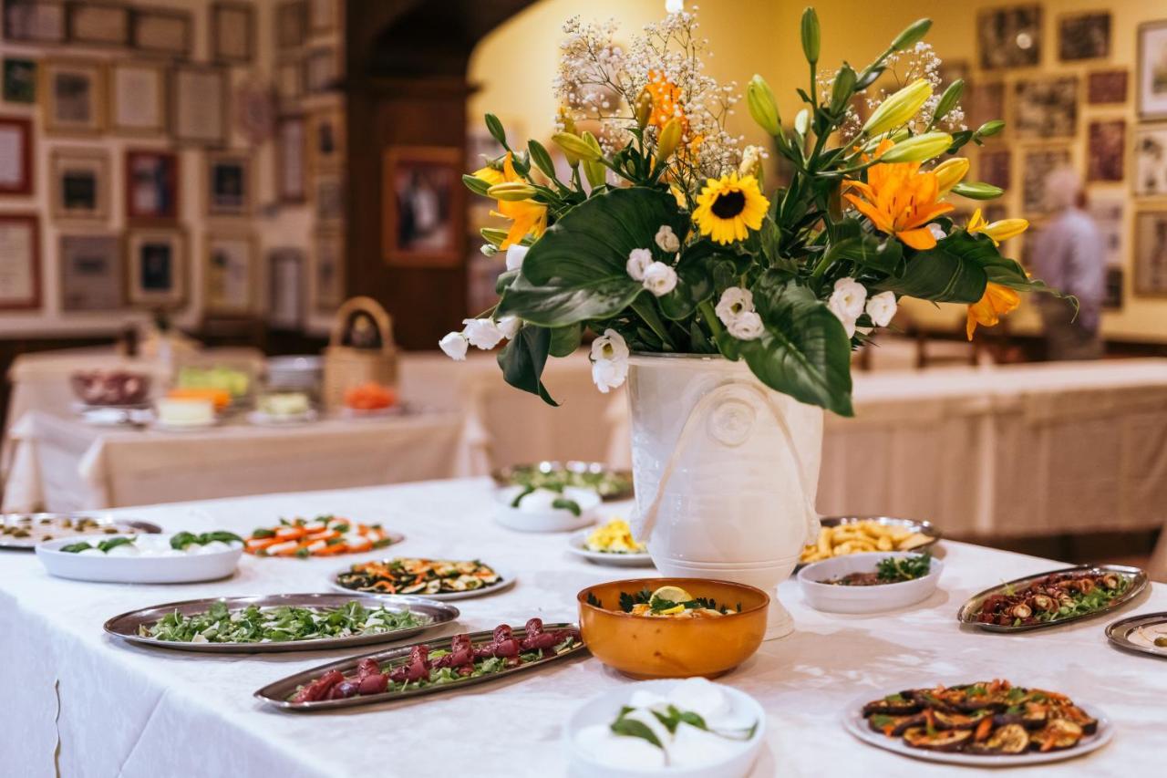 Agrihotel Elisabetta Collemezzano Buitenkant foto