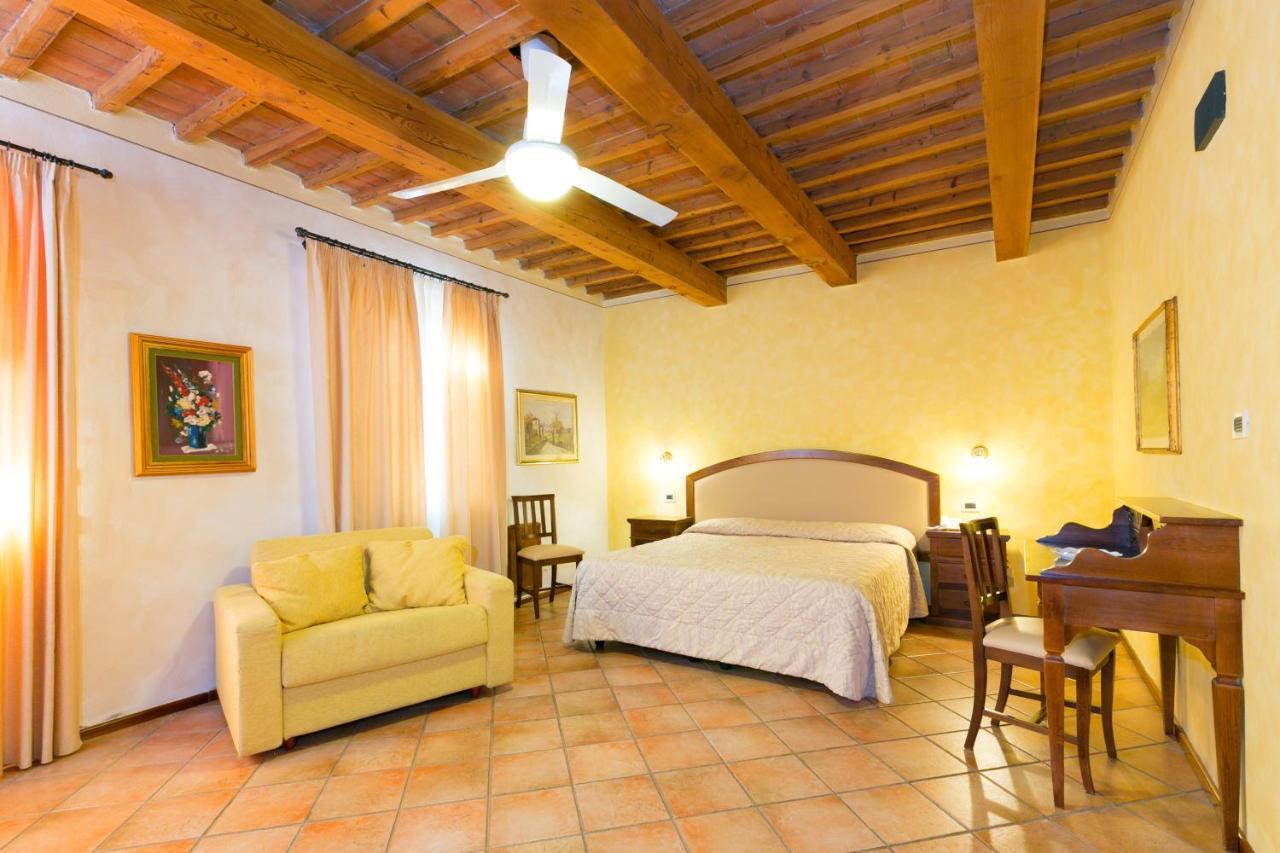 Agrihotel Elisabetta Collemezzano Buitenkant foto