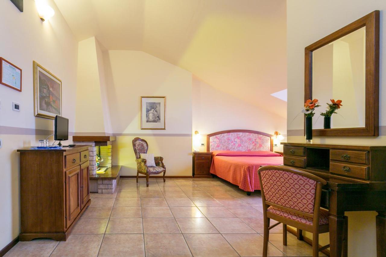 Agrihotel Elisabetta Collemezzano Buitenkant foto