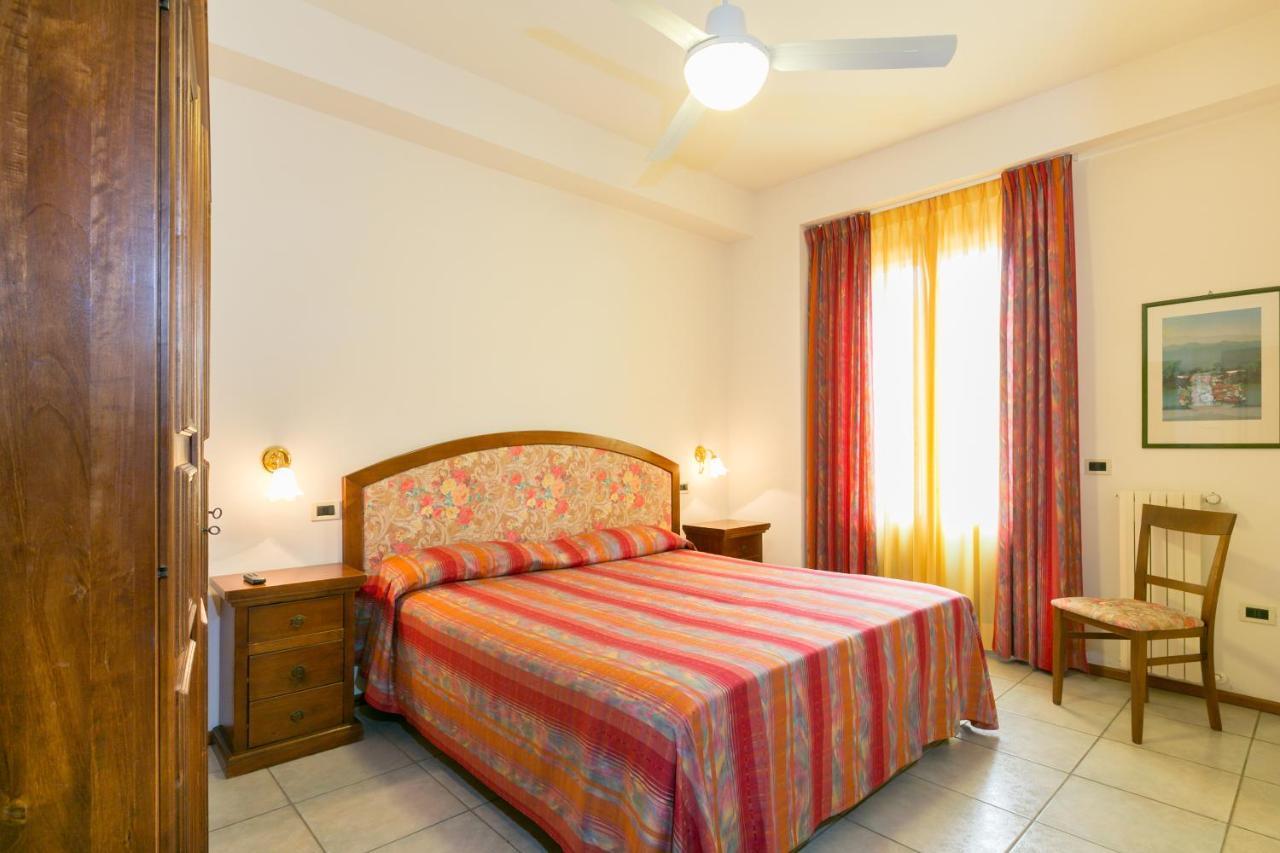 Agrihotel Elisabetta Collemezzano Buitenkant foto